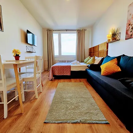 Apartment Live-inn Hotel-style 5 Apartments, 20 Mins To Centre, Gym, Reception, Free Parking, Lift, Roof Terrace & Game
