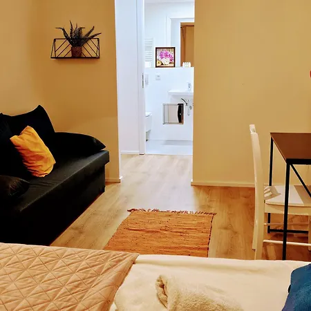 Live-inn Hotel-style 5 Apartments, 20 Mins To Centre, Gym, Reception, Free Parking, Lift, Roof Terrace & Game *