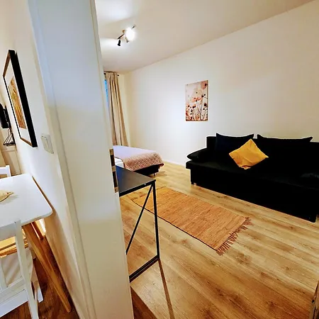 Apartment Live-inn Hotel-style 5 Apartments, 20 Mins To Centre, Gym, Reception, Free Parking, Lift, Roof Terrace & Game *