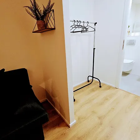 Apartment Live-inn Hotel-style 5 Apartments, 20 Mins To Centre, Gym, Reception, Free Parking, Lift, Roof Terrace & Game Prague