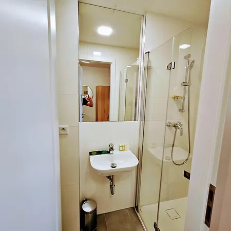 Terrace-view For Business & Leisure, Free Parking & Gym, Near Metro & Aqua Sport Centre * Praha