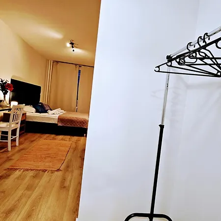 Live-inn Hotel-style 5 Apartments, 20 Mins To Centre, Gym, Reception, Free Parking, Lift, Roof Terrace & Game Lägenhet Prag