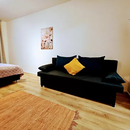 Apartmán Terrace-view For Business & Leisure, Free Parking & Gym, Near Metro & Aqua Sport Centre Praha