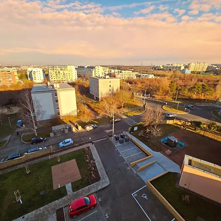 شقة Terrace-view For Business & Leisure, Free Parking & Gym, Near Metro & Aqua Sport Centre *