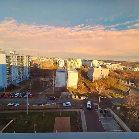 Terrace-view For Business & Leisure, Free Parking & Gym, Near Metro & Aqua Sport Centre Apartmán Praha