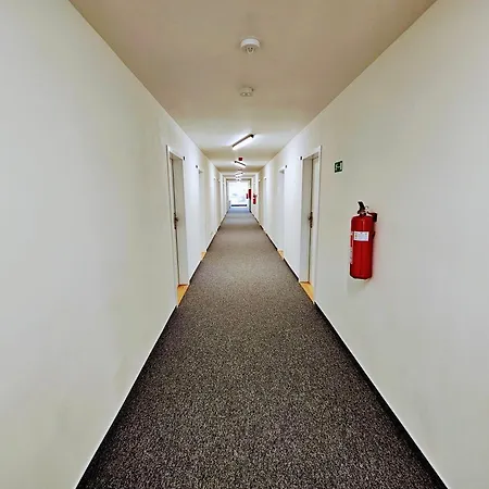 Apartmán Terrace-view For Business & Leisure, Free Parking & Gym, Near Metro & Aqua Sport Centre Praha