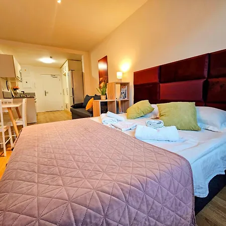 Terrace-view For Business & Leisure, Free Parking & Gym, Near Metro & Aqua Sport Centre *