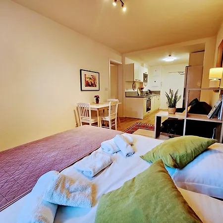 Apartmán Terrace-view For Business & Leisure, Free Parking & Gym, Near Metro & Aqua Sport Centre