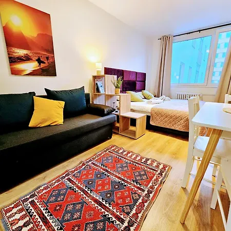 Terrace-view For Business & Leisure, Free Parking & Gym, Near Metro & Aqua Sport Centre Apartmán *