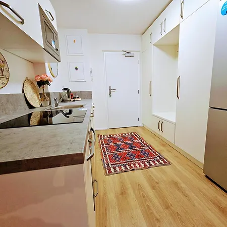 Live-inn Hotel-style 5 Apartments, 20 Mins To Centre, Gym, Reception, Free Parking, Lift, Roof Terrace & Game Lägenhet *