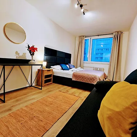 Terrace-view For Business & Leisure, Free Parking & Gym, Near Metro & Aqua Sport Centre Apartmán Praha
