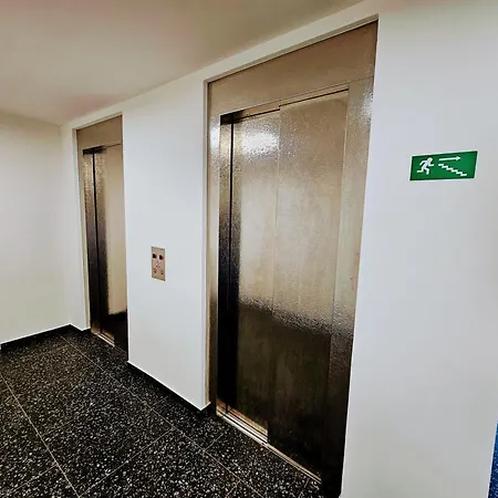 Terrace-view For Business & Leisure, Free Parking & Gym, Near Metro & Aqua Sport Centre