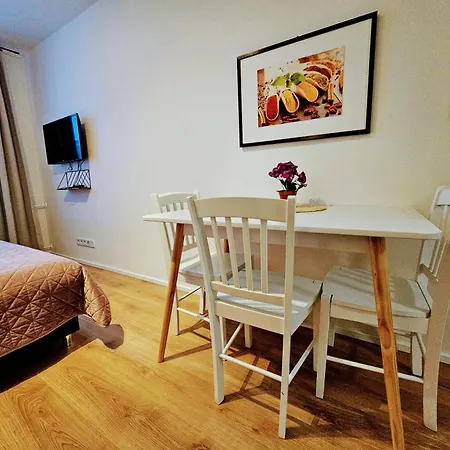 Terrace-view For Business & Leisure, Free Parking & Gym, Near Metro & Aqua Sport Centre * Praha