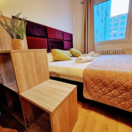 Apartament Live-inn Hotel-style 5 Apartments, 20 Mins To Centre, Gym, Reception, Free Parking, Lift, Roof Terrace & Game
