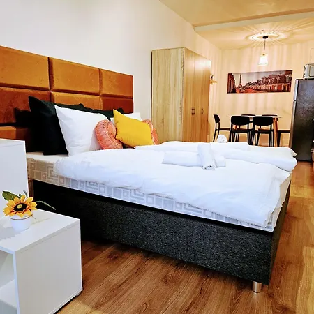 Apartmán Terrace-view For Business & Leisure, Free Parking & Gym, Near Metro & Aqua Sport Centre *